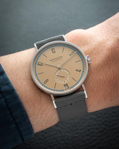 NOMOS Glashütte Tangente 38 Datum Bubblegum 179.S7 Rosaes Zifferblatt